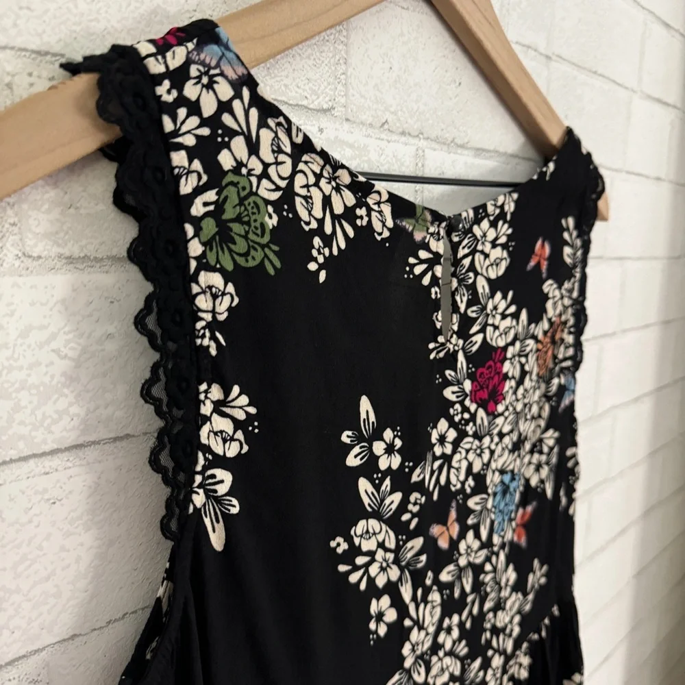 LC LAUREN CONRAD Black Hi-Low Flowered Babydoll Sleeveless Top - Picture 10 of 10